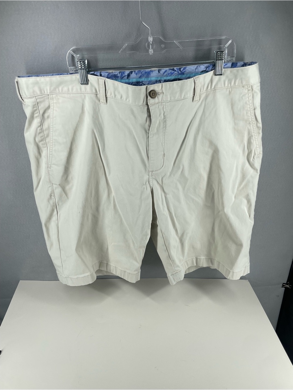 Tommy Bahama Boracay Shorts Mens 42 Khaki Tan Cotton Lyocell Stretch Chino